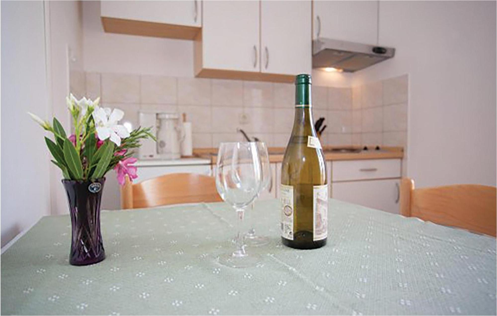 Amazing Apartment In Malinska With Kitchen Kültér fotó