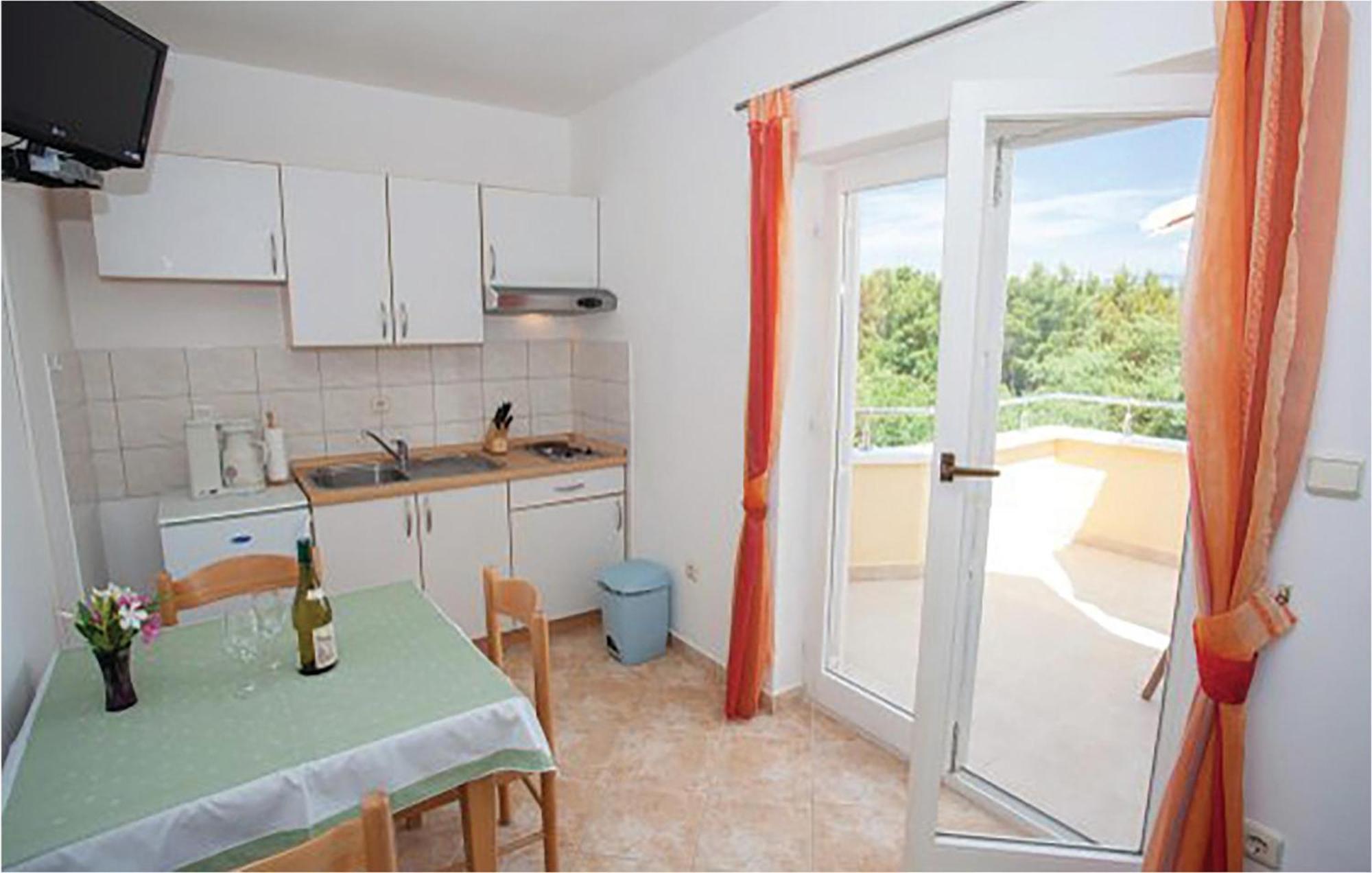 Amazing Apartment In Malinska With Kitchen Kültér fotó