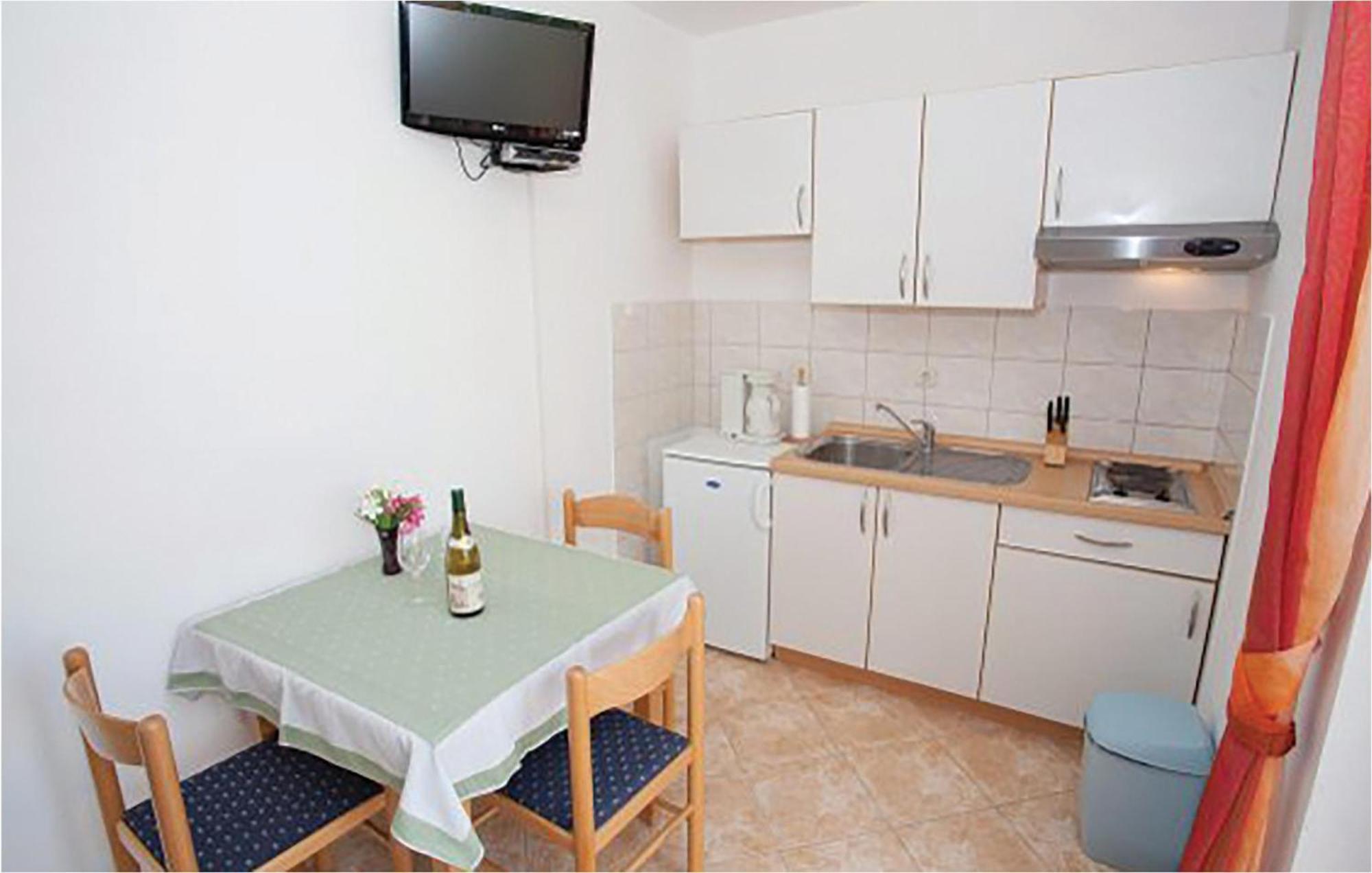 Amazing Apartment In Malinska With Kitchen Kültér fotó